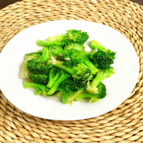 Pan - Fried Broccoli With Garlic Sauce 