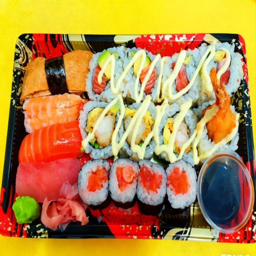 16 Pcs Mixed Sushi Feast 
